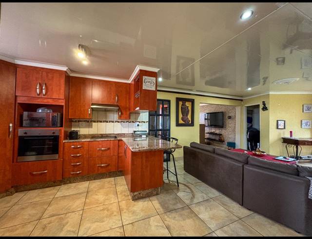 3 BEDROOM HOUSE FOR SALE IN SONNEVELD